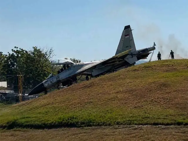 Sistem Rem Bermasalah, Sukhoi Su-30 MK2 Keluar Landasan di Bandara Sultan Hasanuddin